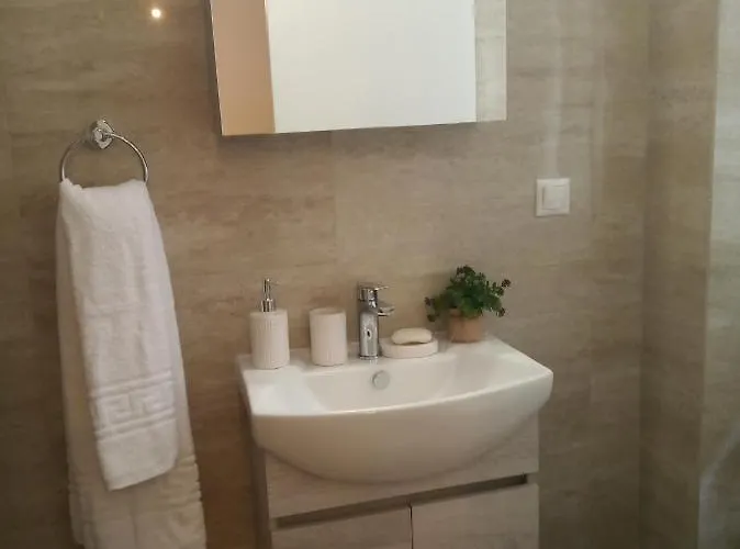 Apartamento Dora's 1 *