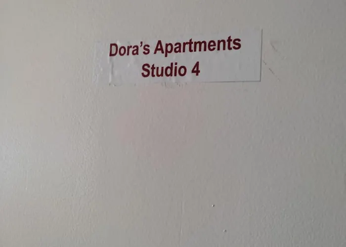 Apartamento Dora's 1 *